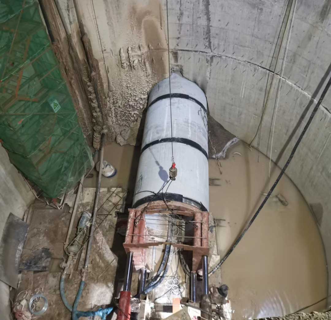 湖南株洲市政工程巖石頂管機施工現場